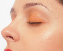 便秘と肌荒れの深い関係